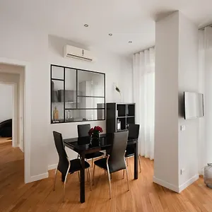 deluxe-central-apartment.italymilanhotels.net/